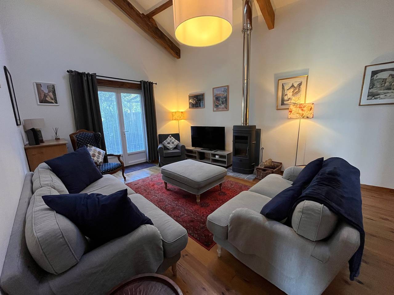 Maison de vacances 11 personnes, piscine » avec piscine chauffée, terrasse et Wi-Fi in Nanteuil-en-Vallée, Charente