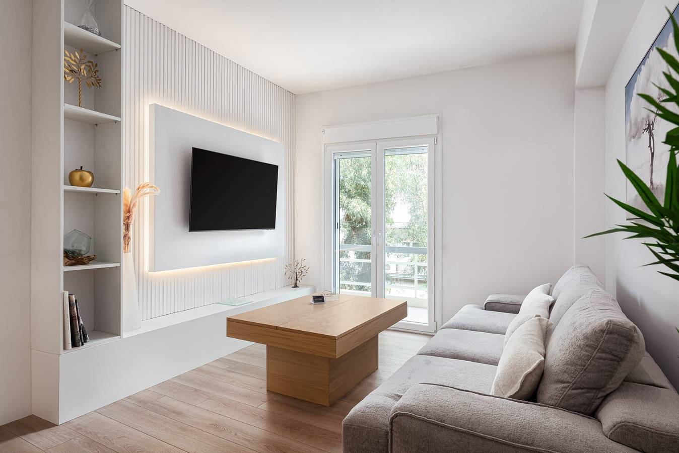Spectacular Athens Apartment | 2 Bedrooms | Apartment Natala | Located in the Heart of Athens, just Outside the Syggrou Metro Station | Lovely Small Balcony |  Koukaki | Acropolis in Centralna część Aten, Ateny