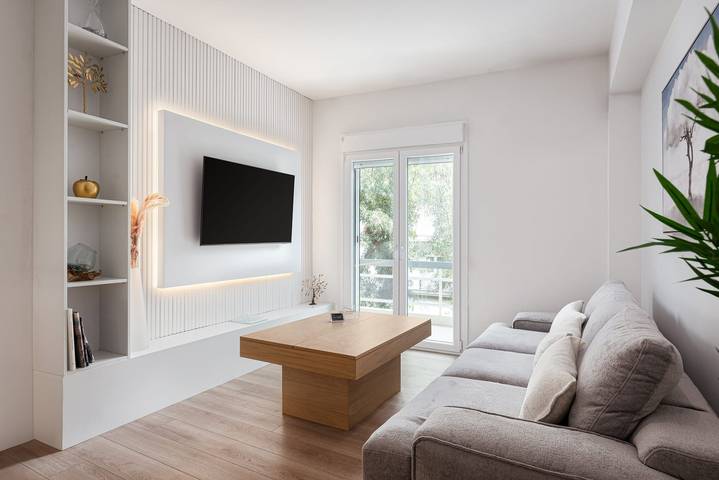 Spectacular Athens Apartment | 2 Bedrooms | Apartment Natala | Located in the Heart of Athens, just Outside the Syggrou Metro Station | Lovely Small Balcony |  Koukaki | Acropolis in Centralna część Aten, Ateny