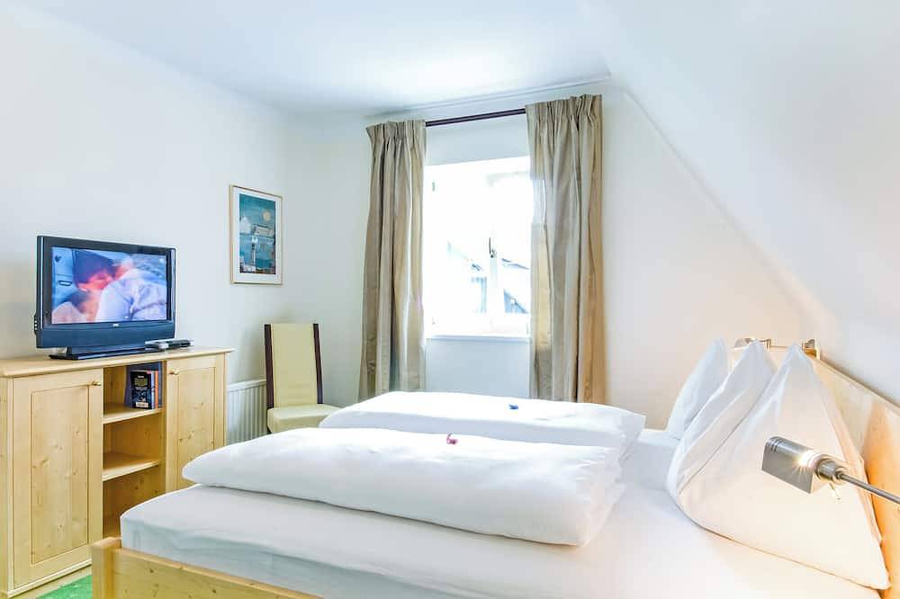 Ferienhaus am Wörthersee in Pörtschach, Garten, Terrasse, privater Seezugang in Pörtschach am Wörthersee, Klagenfurt-Villach