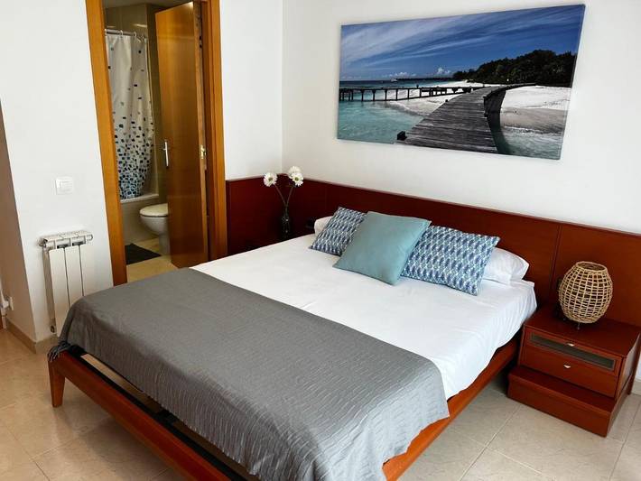Location de vacances pour 8 personnes, avec Balcon et Terrasse ainsi que Jardin et Piscine à Cubelles - 4