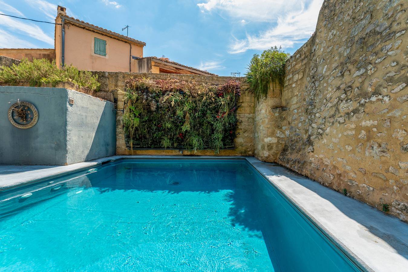 Chambre 14 avec piscine partagée, Wi-Fi et climatisation in Collias, Région de Nîmes