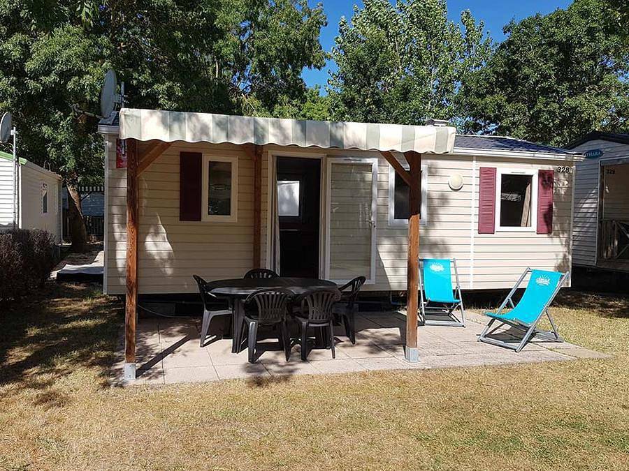 Flower Camping L’Escale du Perthuis - Mobilhome 6 personnes - Mobile-Home Standard 3 chambres + terrasse (coté terre) in La Tranche-sur-Mer, Vendée