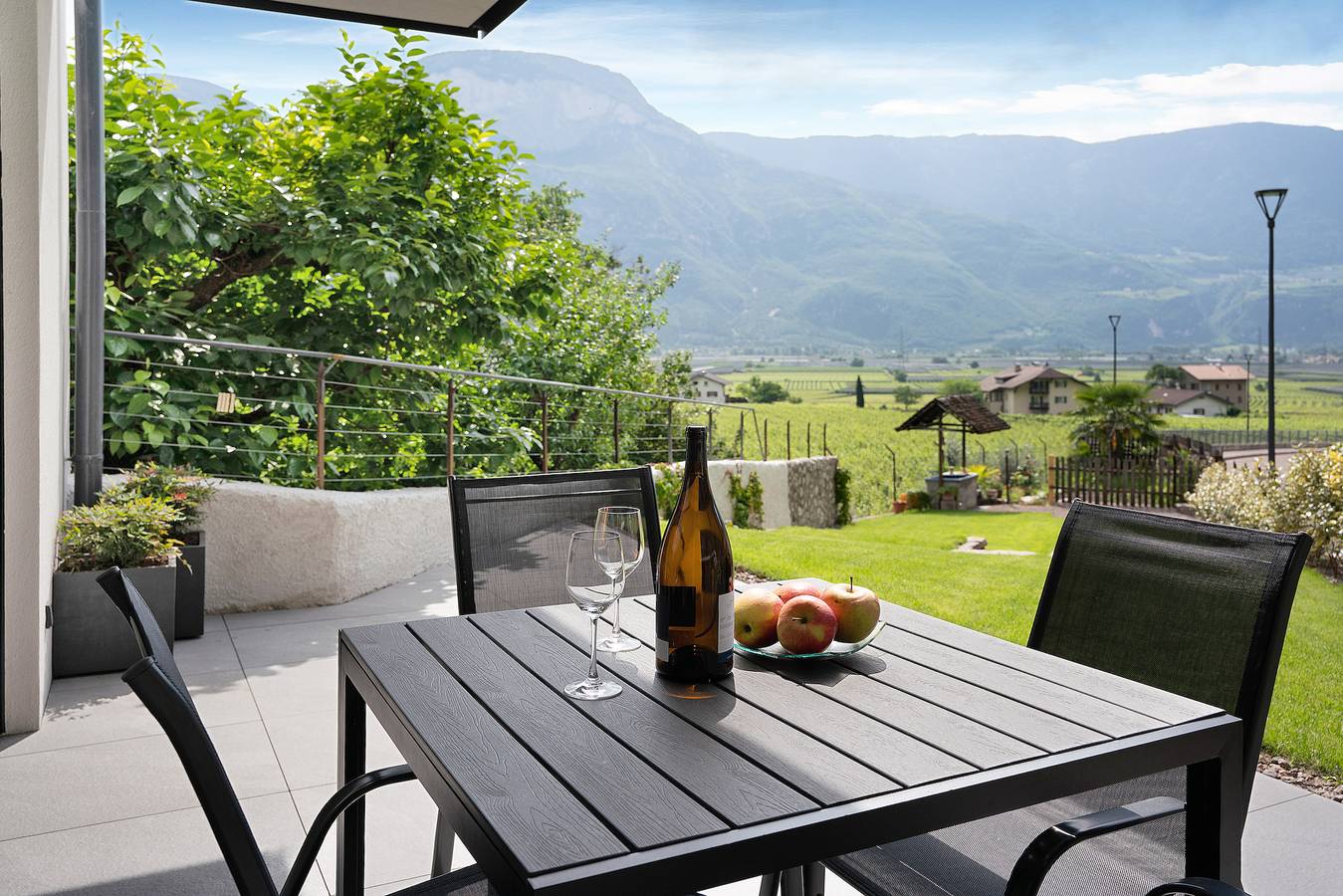 Entire apartment, Apartment 'Haus Weinblick Apt 3' with Mountain View, Wi-Fi and Air Conditioning in Margreid an der Weinstraße, Nonsberg Group