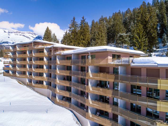 Ferienwohnung für 6 Personen, mit Sauna und Balkon sowie Ausblick in Laax