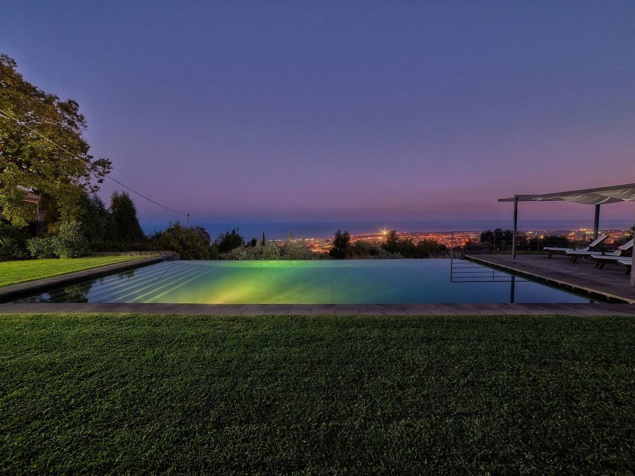 Mit Pool Infinity in Giarre, Ätna