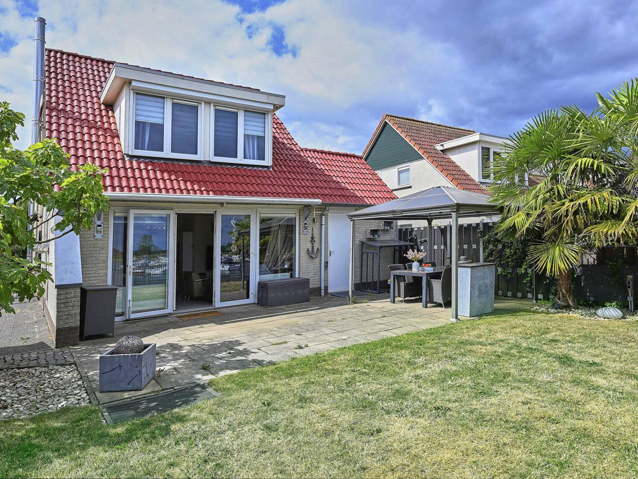 Ferienhaus am Wasser mit großem Garten in Stevensweert, Limburg (Niederlande)
