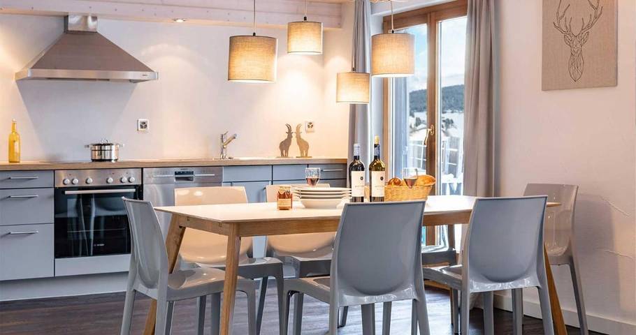 Ferienwohnung für 5 Personen, mit Terrasse und Garten sowie Seeblick und Ausblick in Davos Dorf