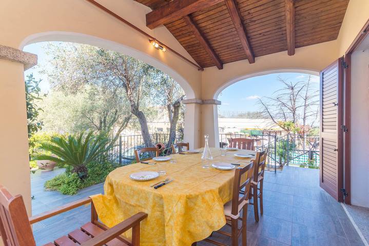 Maison de vacances "Villetta Con Patio Esterno" avec 2 terrasses privées et A/C in Straulas, San Teodoro