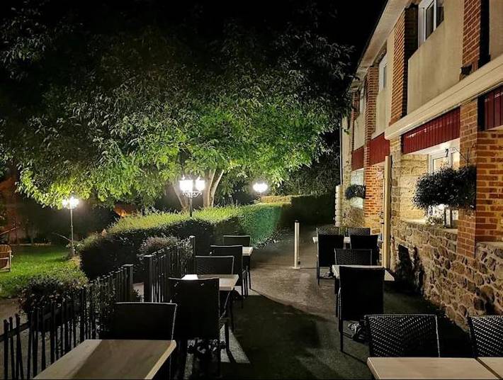 Hôtel pour 2 personnes, avec vue et jardin, animaux acceptés à Moncontour - 2