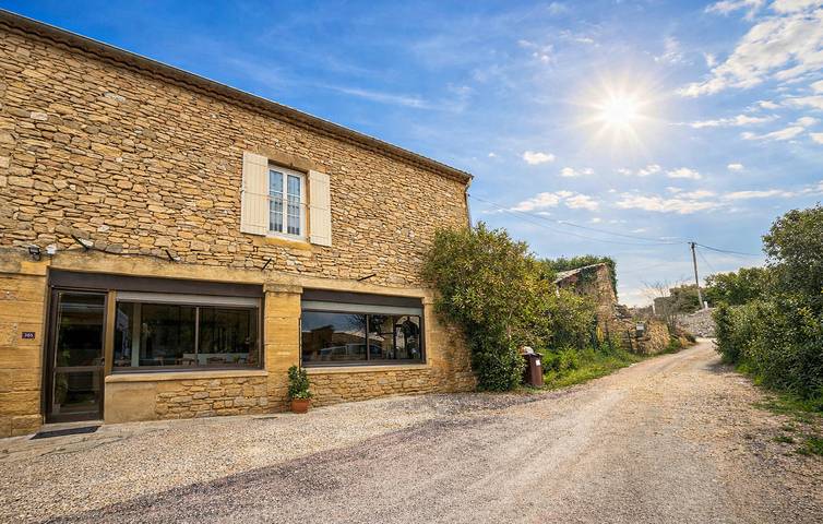 Location de vacances pour 10 personnes, avec piscine et jardin à Montaren-et-Saint-Médiers
