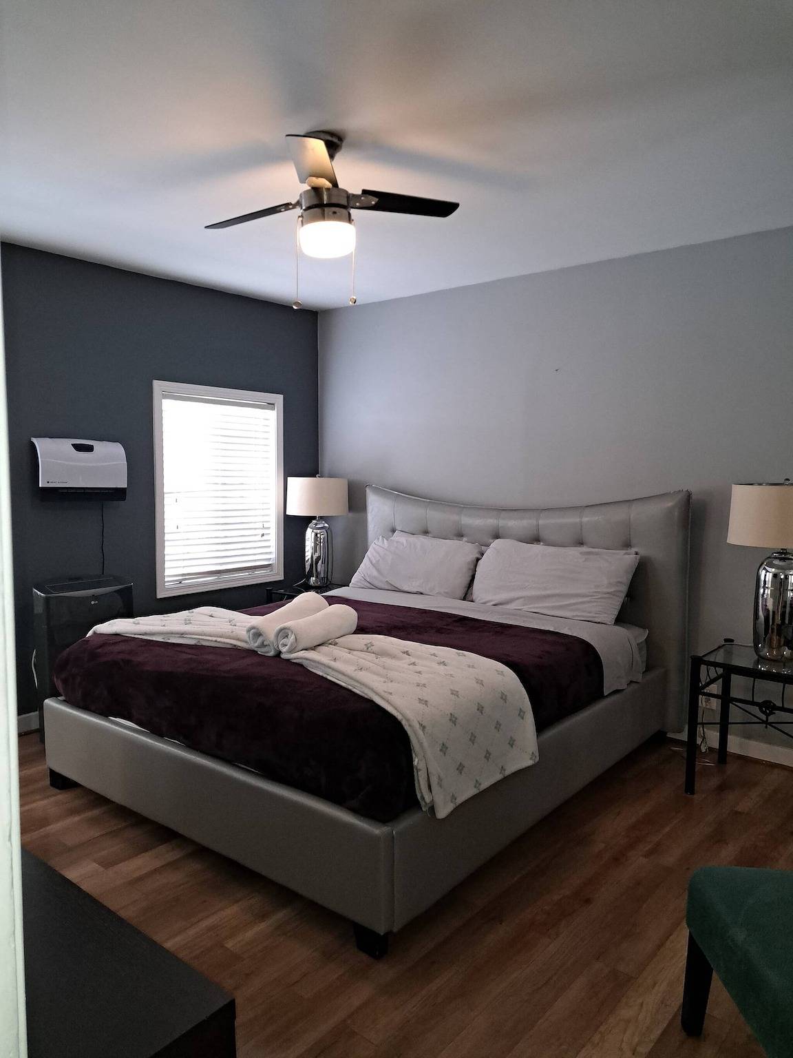 Ganze Wohnung, Tolle Wohnung mit 3 Schlafzimmern und 3 Schlafzimmern im Zentrum von Beverly Hills in Los Angeles, Los Angeles County