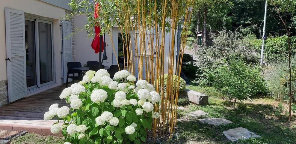 Location de vacances pour 4 personnes, avec Terrasse ainsi que Jardin et Vue à Éclans-Nenon
