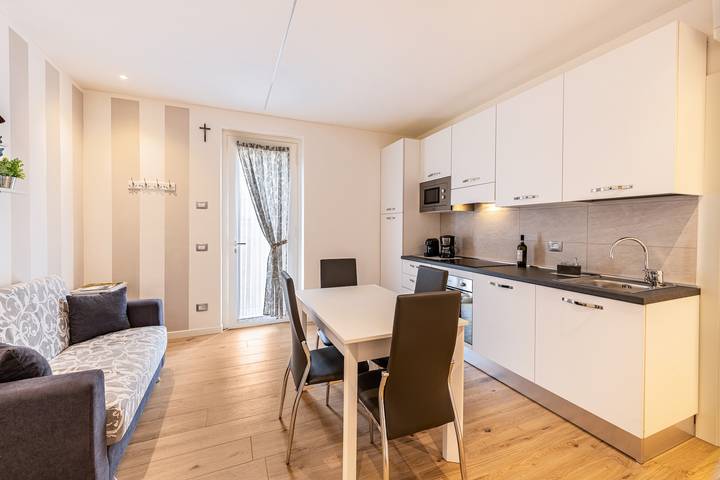 Entire apartment, Holiday Apartment 'New Casa Ilaria' near Center with Garden & Wi-Fi in Torri del Benaco, Garda Mountains