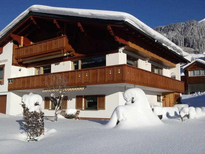 Ferienwohnung für 2 Personen, mit Balkon und Garten sowie Ausblick in Schoppernau