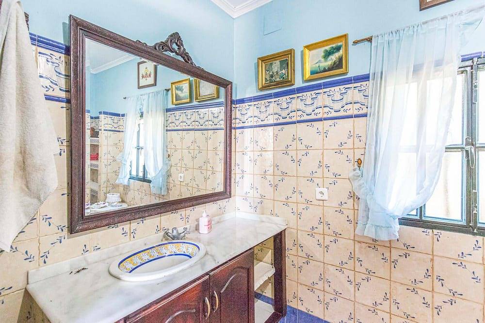 Awesome home in Los Palacios in Los Palacios y Villafranca, Provincia de Sevilla