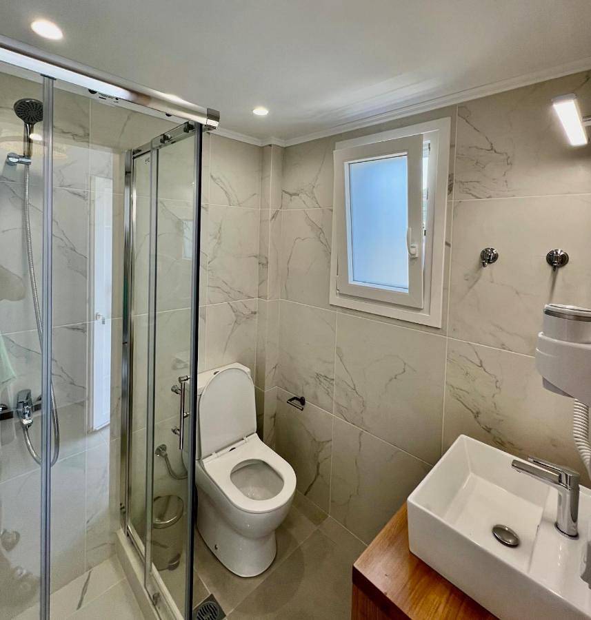 One-Bedroom Apartment with Sea View and Balcony in Eubée