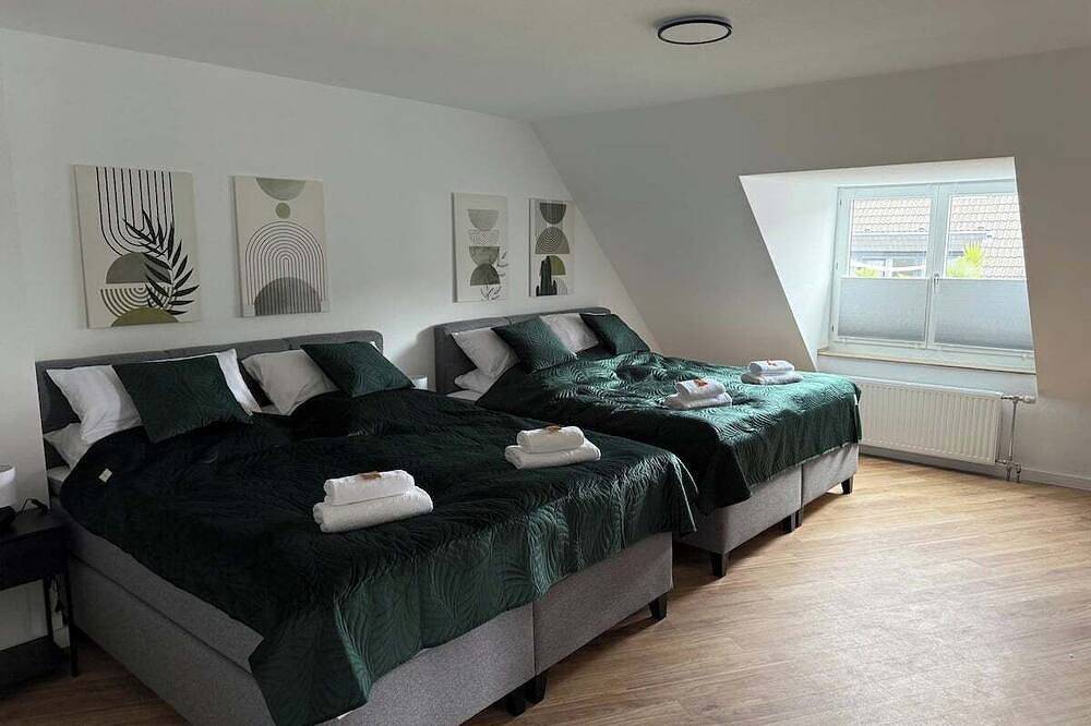 Ganze Wohnung, Großzügiges Apartment am Pulheimer Marktplatz (bis 6 Personen) in Pulheim, Rhein-Erft-Kreis