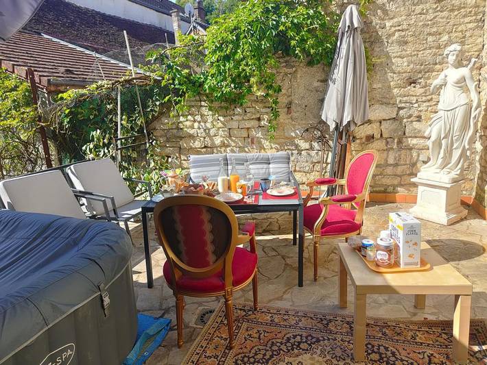 Chambre d’hôte pour 4 personnes, avec jacuzzi et terrasse