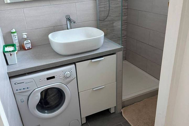 Appartement entier, Appartement 2 Pièces  35 m2   Climatisé ,  Garage & Parking in Six-Fours-les-Plages, Côte méditerranéenne (France)