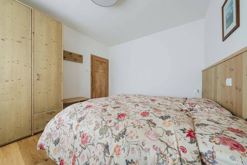 Ganze Wohnung, Alessandra Apartment - Spacious and bright ground-floor apartment near pedestrian-cycleway in Cortina d'Ampezzo, Dolomiti Superski