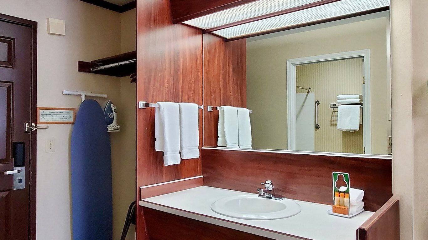Rogue Regency Inn Medford Airport in Medford, Oregon