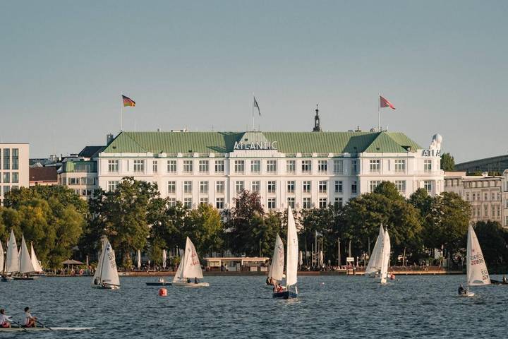 Hotel für 2 Personen, mit Terrasse und Pool sowie Seeblick in Hamburg