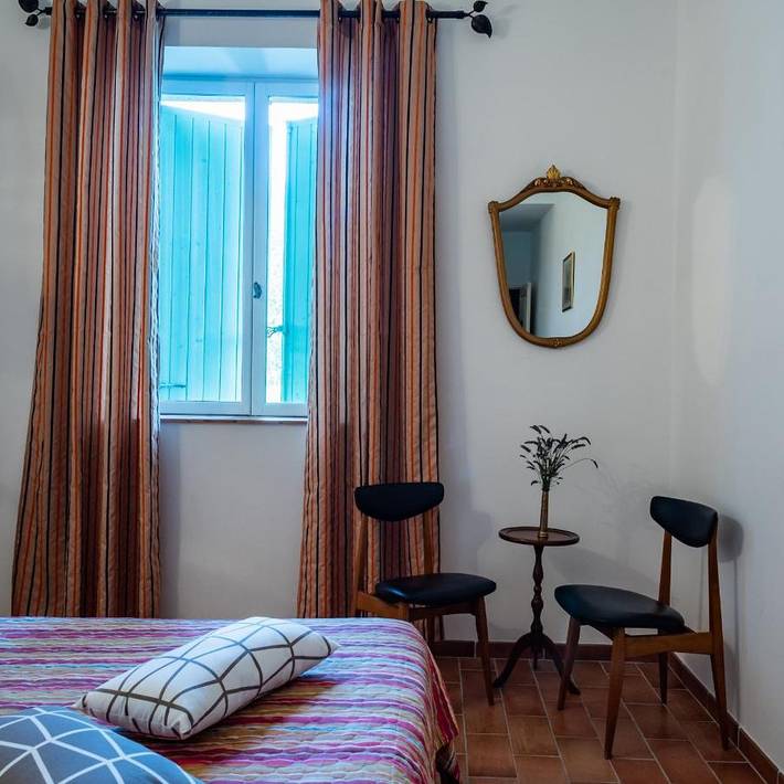 Location de vacances pour 2 personnes, avec vue et terrasse ainsi que jardin et piscine à Saint-Geniès-de-Comolas - 3