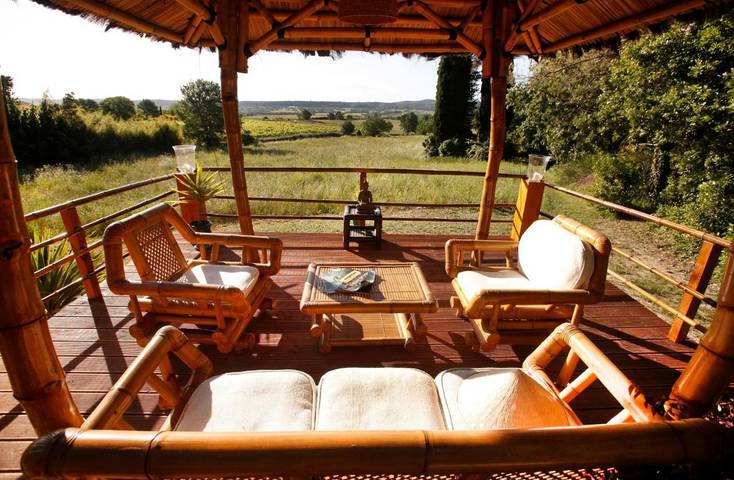 Location de vacances pour 3 personnes, avec piscine ainsi que vue et jardin à Aigremont - 3