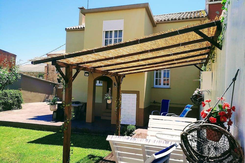 Holiday home on the beach! in Boiro, Rías Baixas