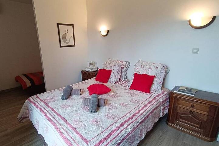 Location de vacances pour 2 personnes, avec jardin et piscine à Milhac - 3