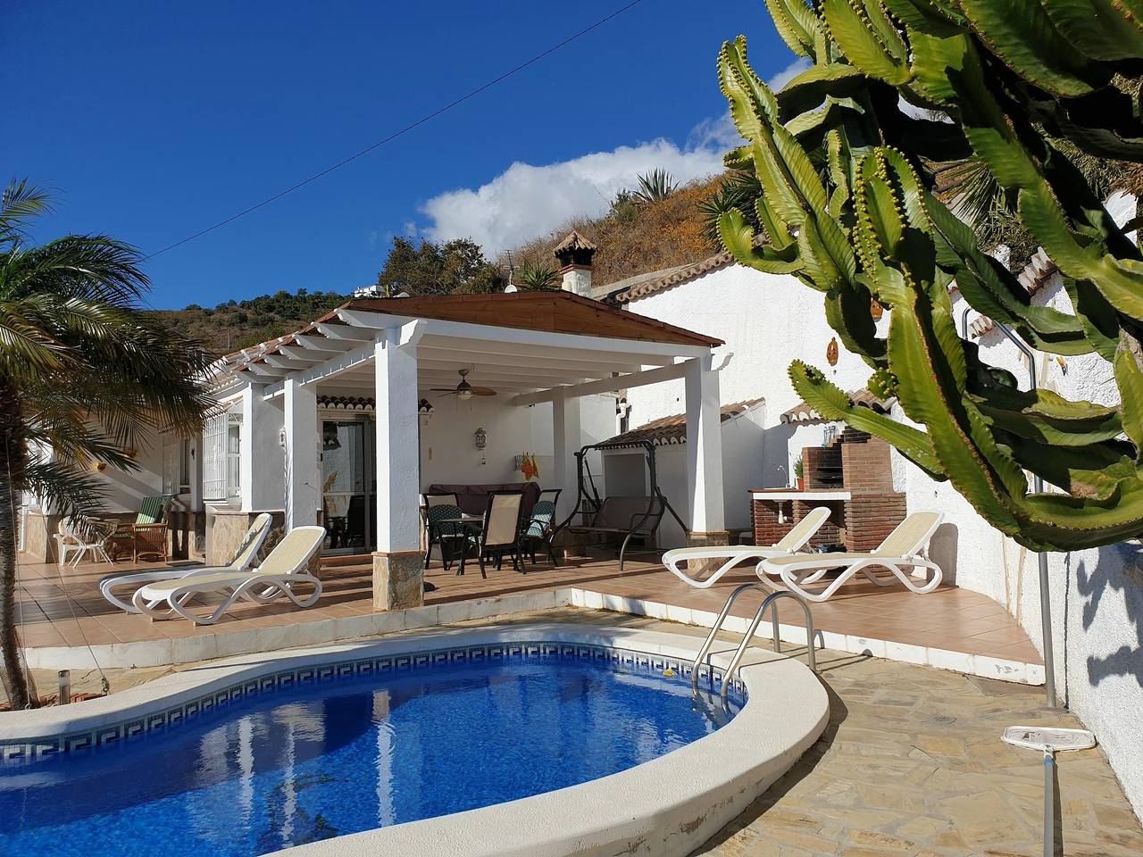 Casa de vacaciones 'Casa Floranda' con vistas a la montaña, Wi-Fi y aire acondicionado in Torrox, Costa del Sol