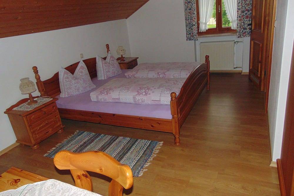 Ganze Wohnung, Ferienwohnung Abendsonne bis 5 Personen, Balkon, 51 qm in Taching am See, Rupertiwinkel
