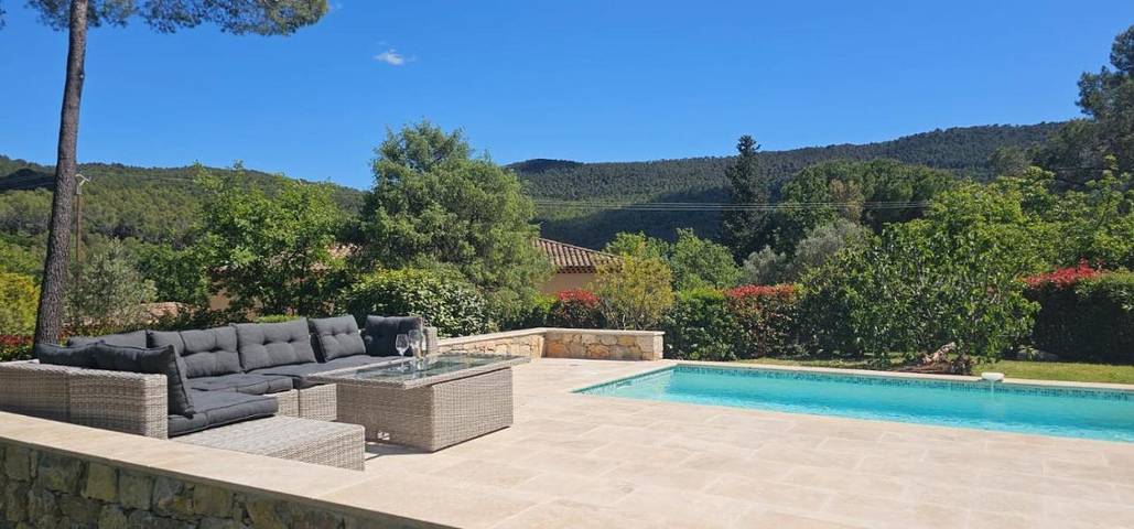 Location de vacances pour 10 personnes, avec Terrasse et Jardin ainsi que Piscine et Vue à Bargemon - 2