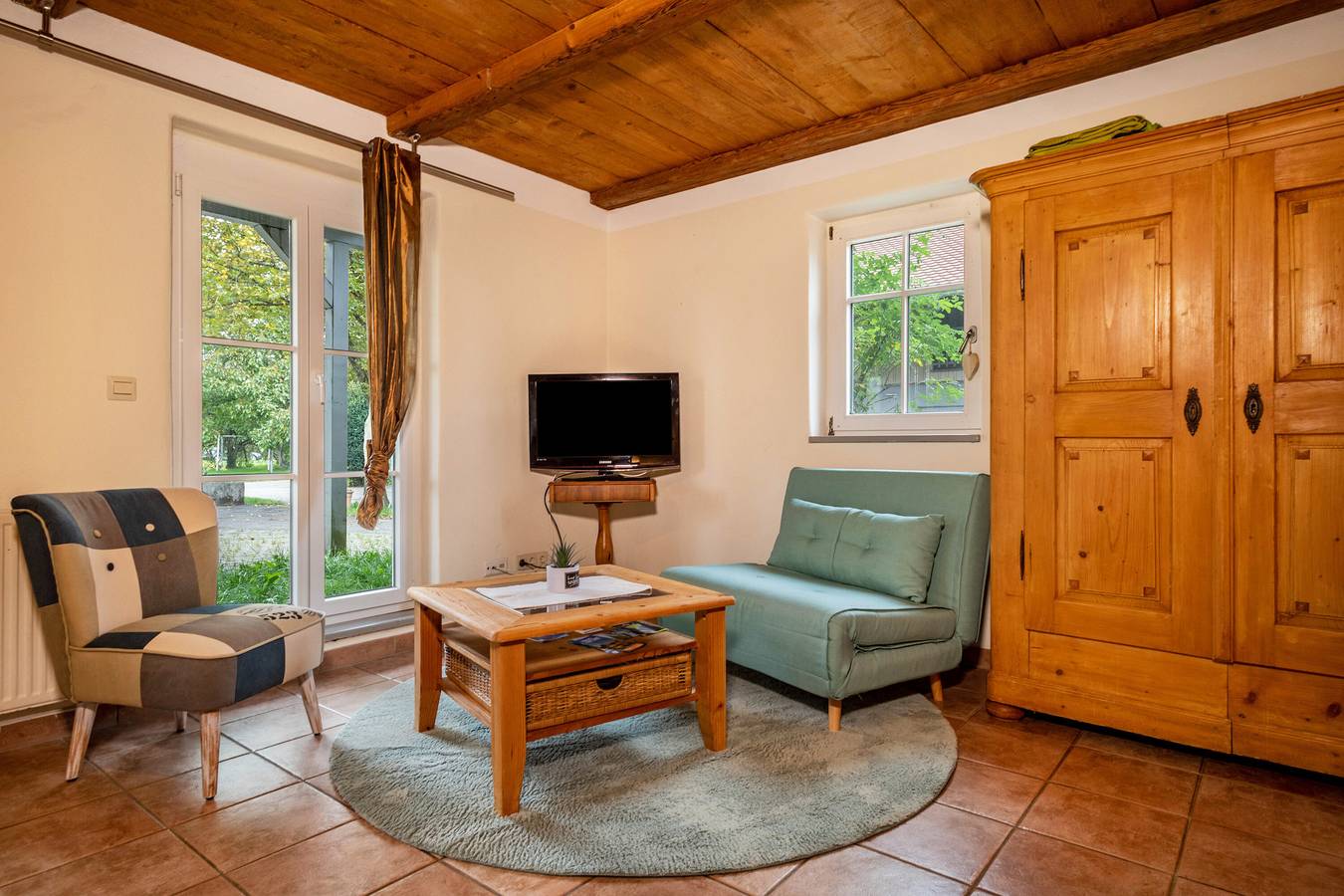 Ganze Wohnung, Ferienwohnung 'Ferienhäuschen' mit überdachter Terrasse, Blick auf den Reitplatz und ins Grüne in Ravensburg, Region Bodensee-Oberschwaben