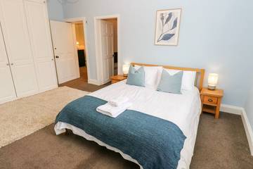 Cottage for 15 People in Holmfirth, West Yorkshire, Photo 3