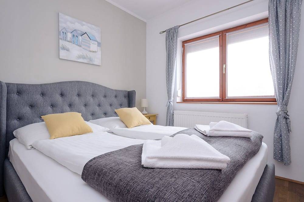 Ganze Wohnung, Maisonette-Apartment in Familiengröße mit Seeblick, Pool und Terrasse zum Speisen in Alsoörs, Balatonfüredi járás