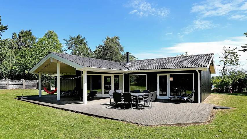 Ferienhaus für 11 Personen, mit Whirlpool und Garten sowie Pool und Sauna an der Kattegat Küste