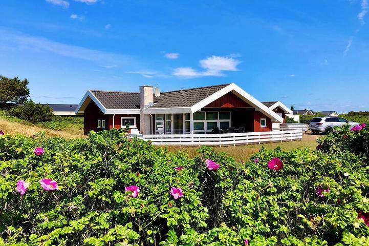 Ferienhaus für 8 Personen, mit Whirlpool und Terrasse sowie Sauna und Garten, mit Haustier in Lakolk