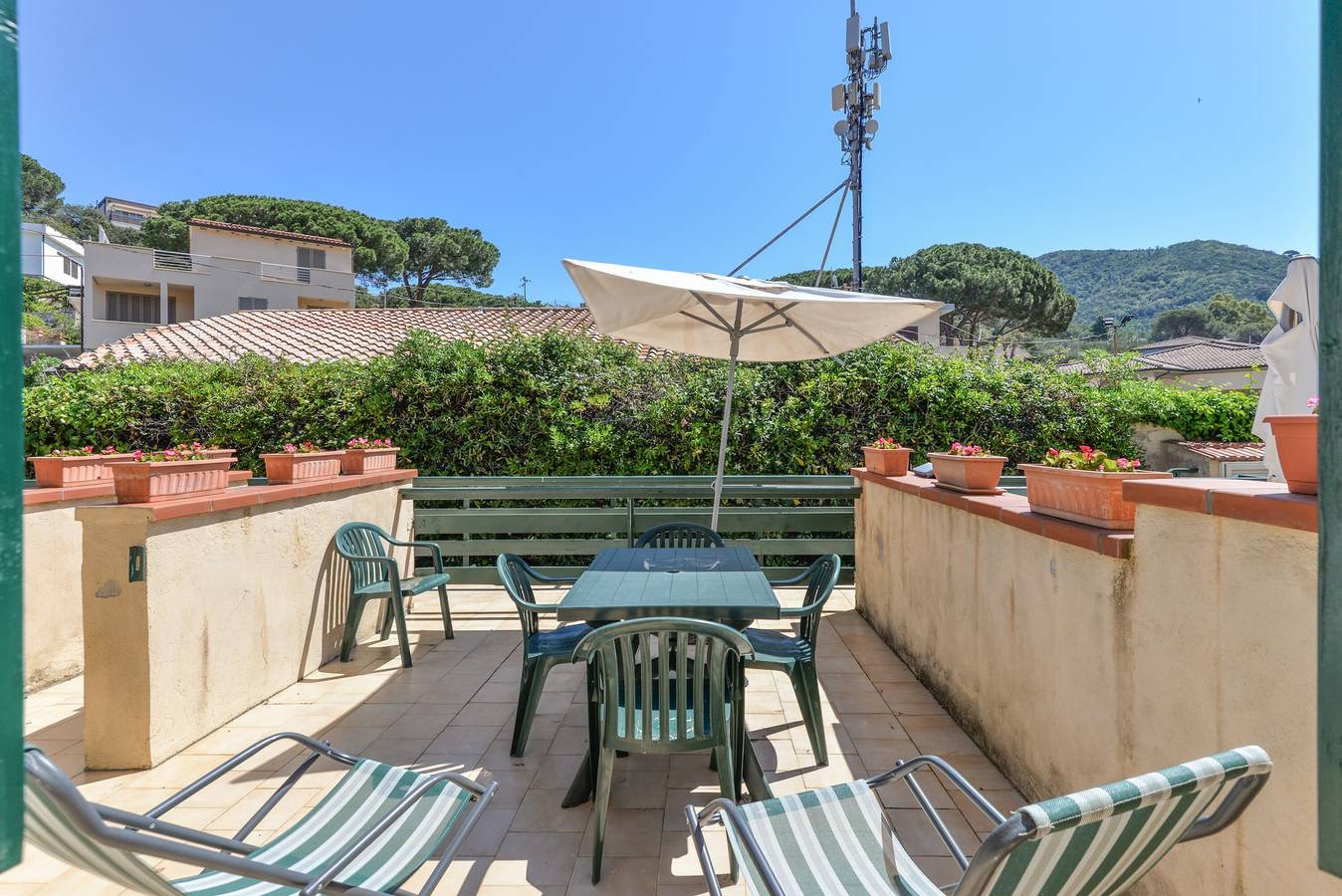 Appartamento intero, Appartamento per vacanze "Il Quadrifoglio 2" vicino alla spiaggia con terrazza privata e Wi-Fi in Procchio, Isola d'Elba