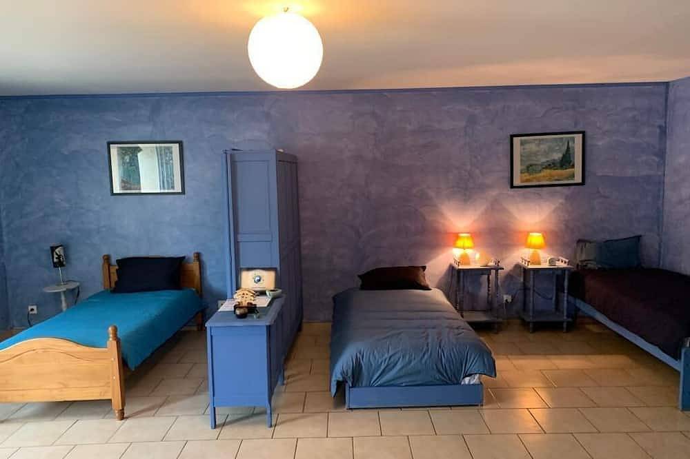Presbytery: Spiritual-Reposant:Property in the countryside, close to footpaths in Rouperroux-le-Coquet, Sarthe