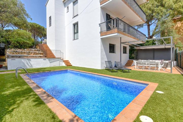 Villa pour 9 personnes, avec jardin ainsi que piscine et balcon dans Calella de Palafrugell
