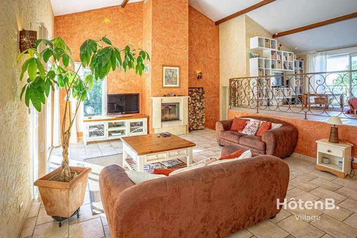 Location de vacances pour 9 personnes, avec jardin dans Eyjeaux - 2