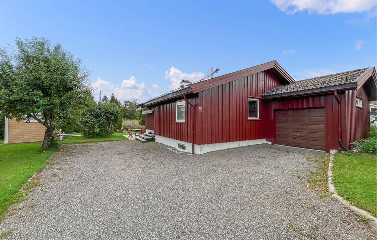 Ferienhaus für 6 Personen mit Terrasse in Hamar