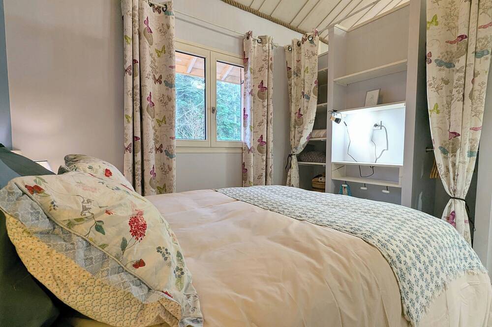 Cosy self-catering cottage, near the center of Le Chambon-sur-Lignon, on the edge of a forest in Le Chambon-sur-Lignon, Zentralmassiv