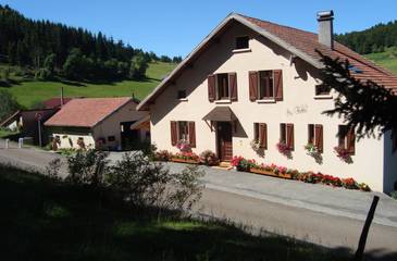 Gîte pour 5 personnes, avec jardin et terrasse à Les Moussières