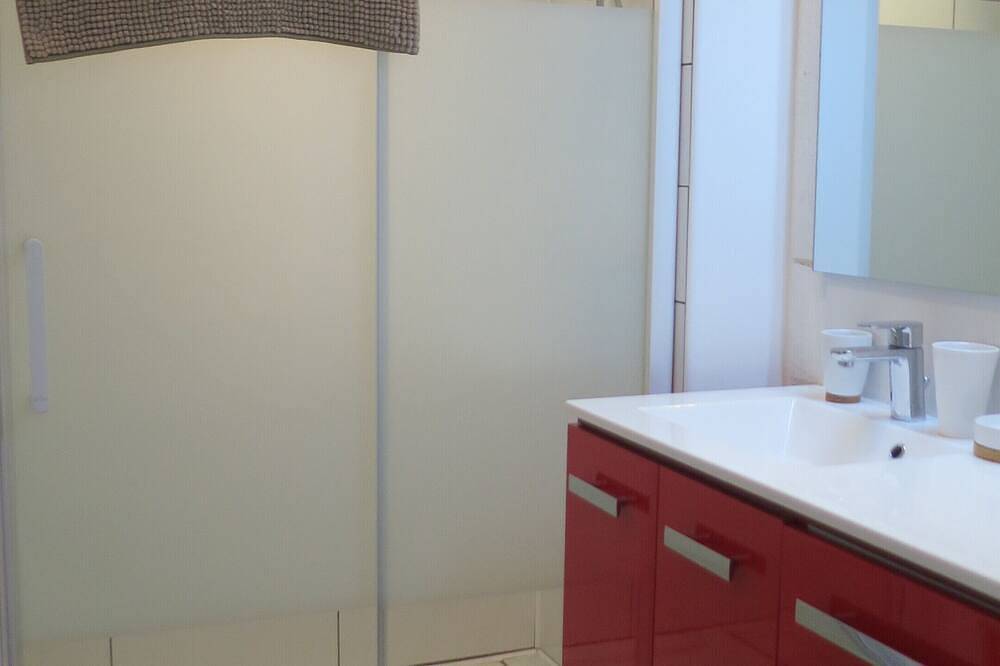Appartement entier, Un havre de paix en bord de mer: appartement spacieux dans un écrin de verdure in Saint-Georges-de-Didonne, Région de Rochefort