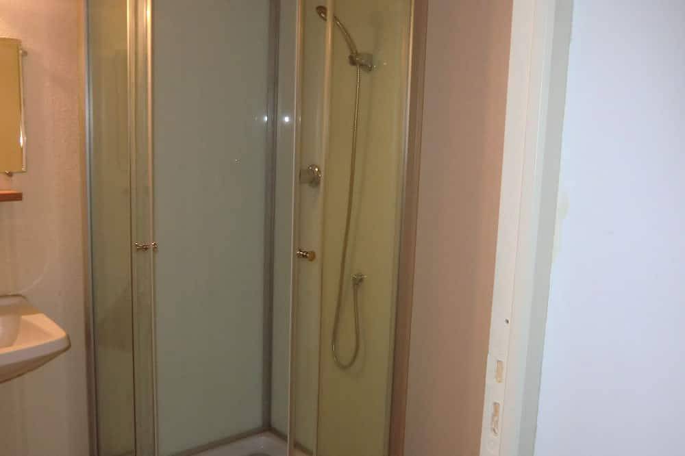 House In A Small Charming Village: Good Price-Quality Ratio in Auzelles, Parc Naturel Régional Livradois-Forez