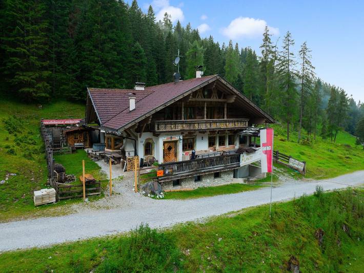 Ferienhaus für 15 Personen, mit Balkon und Whirlpool sowie Terrasse und Garten in Innsbruck und Umgebung - 2