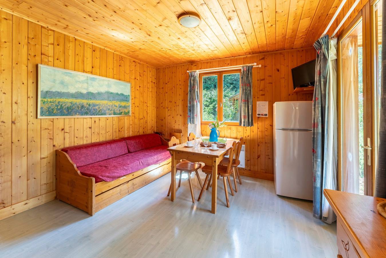 Chalet 'Gite Sariette' mit Gemeinschaftspool, privater Terrasse und Wlan in Mirabel-aux-Baronnies, Nyons und Umgebung